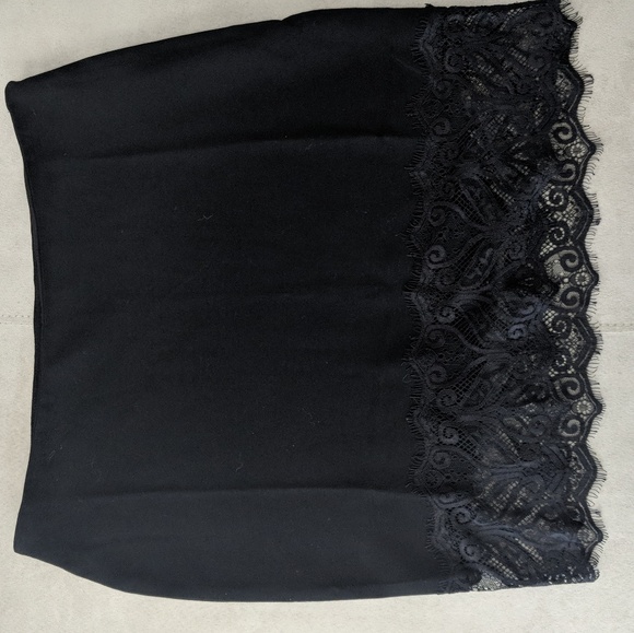 NWOT- MINi SKIRT- XS, Black, lace trimmed bottom - Picture 4 of 7